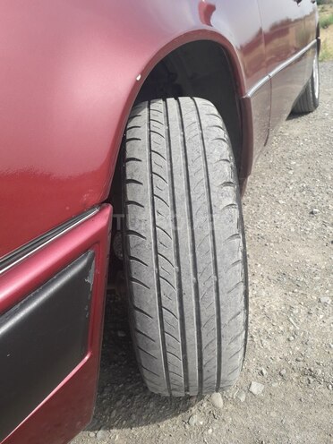 Mercedes E 250 1990, 484,146 km - 2.5 l - Yevlax