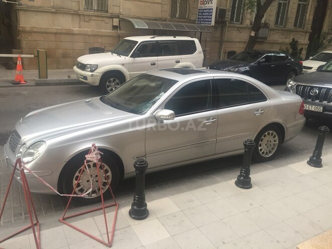 Mercedes E 240 2003, 215,000 km - 2.6 l - Bakı