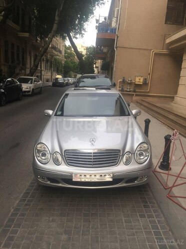 Mercedes E 240 2003, 215,000 km - 2.6 l - Bakı