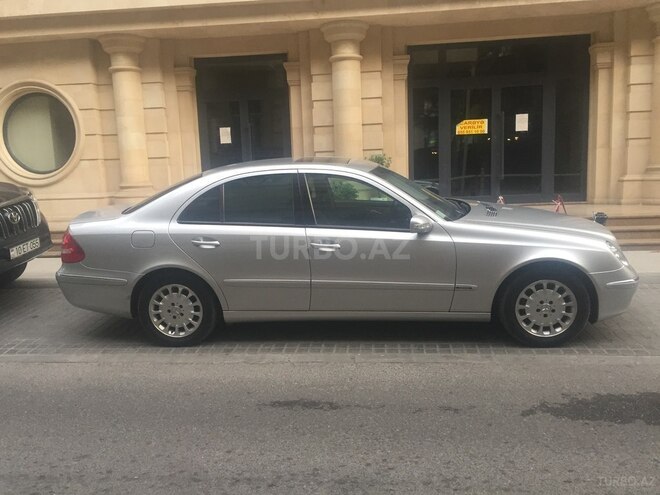 Mercedes E 240 2003, 215,000 km - 2.6 l - Bakı