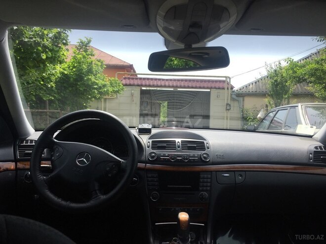 Mercedes E 240 2003, 215,000 km - 2.6 l - Bakı