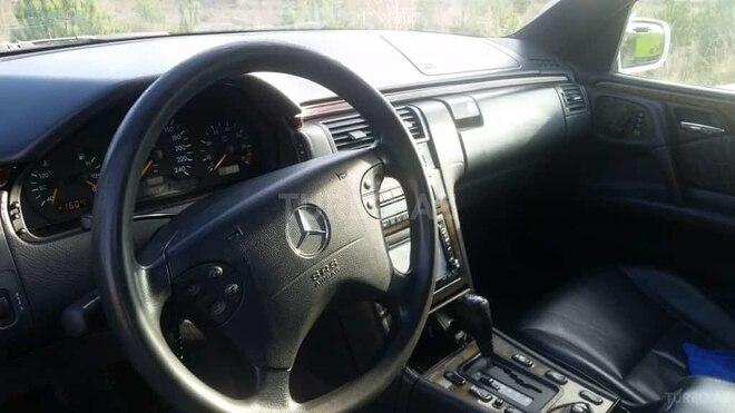Mercedes E 230 1996, 285,000 km - 2.3 л - Bakı