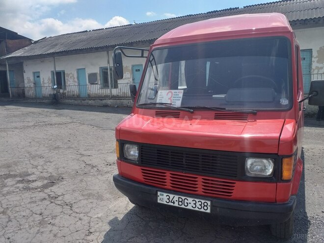 Mercedes 208 D 1988, 300,000 km - 2.5 l - Qax