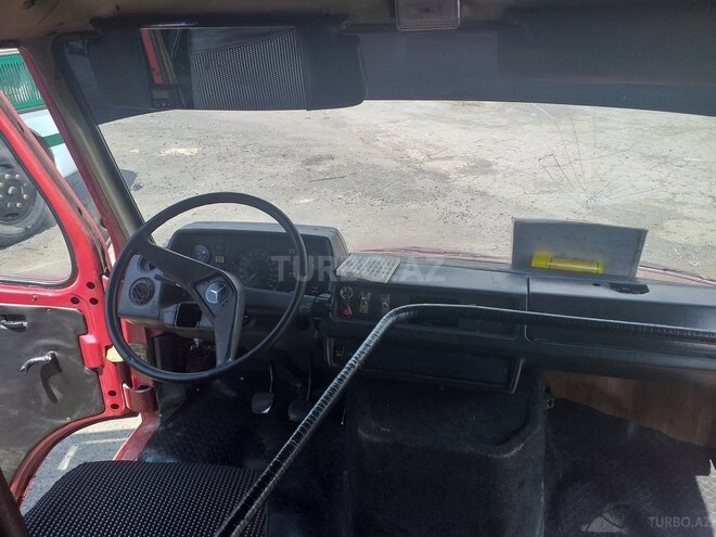 Mercedes 208 D 1988, 300,000 km - 2.5 l - Qax