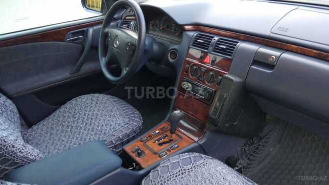 Mercedes E 220 2000, 250,000 km - 2.2 l - Bakı