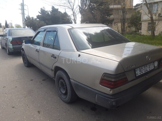 Mercedes E 220 1989, 300,000 km - 2.2 l - Bakı