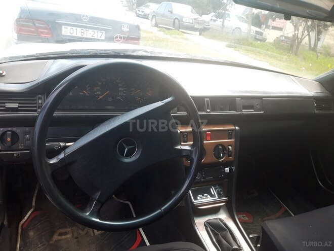 Mercedes E 220 1989, 300,000 km - 2.2 l - Bakı