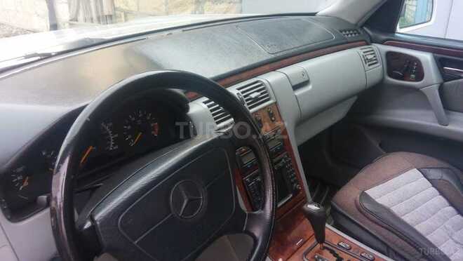 Mercedes C 320 1999, 235,150 km - 3.2 l - Qusar