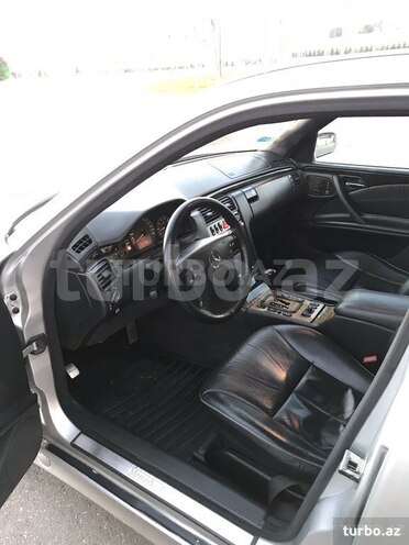 Mercedes E 240 2001, 261,970 km - 2.6 l - Bakı