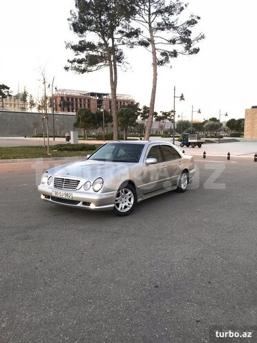 Mercedes E 240 2001, 261,970 km - 2.6 l - Bakı