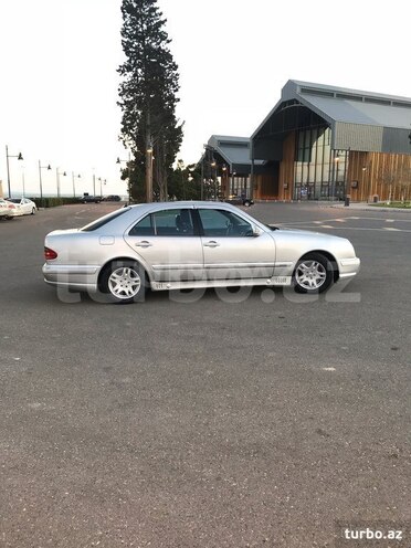 Mercedes E 240 2001, 261,970 km - 2.6 l - Bakı