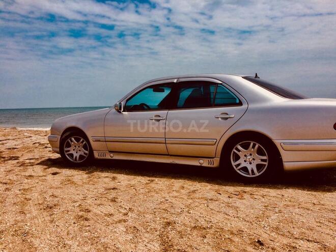 Mercedes E 240 2001, 261,970 km - 2.6 l - Bakı