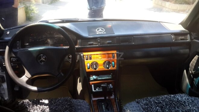 Mercedes E 250 1992, 245,000 km - 2.5 l - Bakı