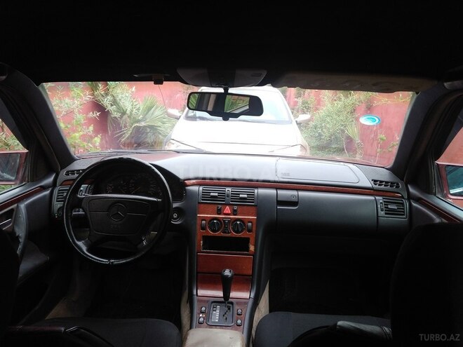 Mercedes E 230 1996, 334,000 km - 2.3 l - Bakı