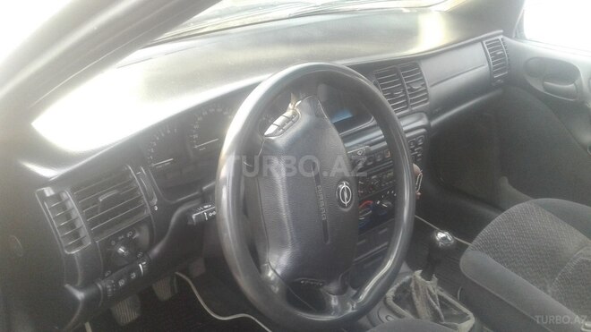Opel Vectra 1996, 178,000 km - 1.6 l - Zaqatala