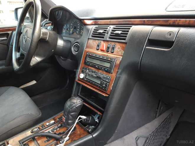 Mercedes E 240 1998, 314,000 km - 2.4 l - Bakı