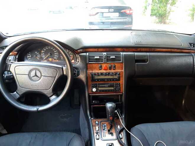 Mercedes E 240 1998, 314,000 km - 2.4 l - Bakı