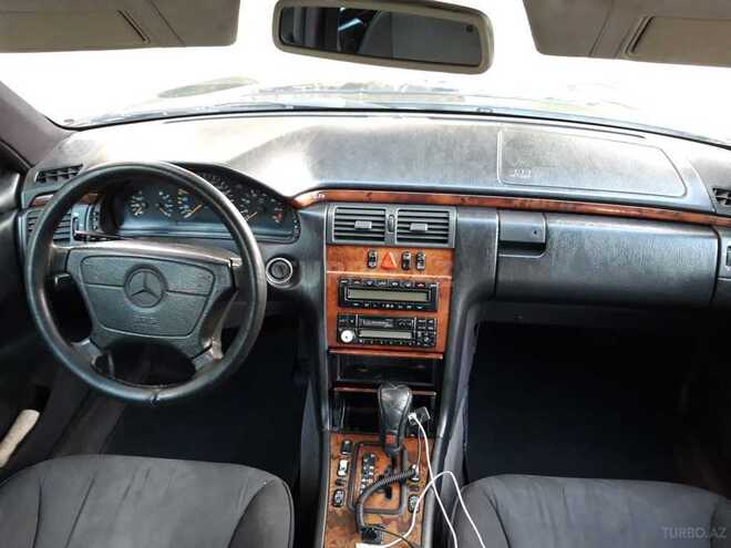 Mercedes E 240 1998, 314,000 km - 2.4 l - Bakı