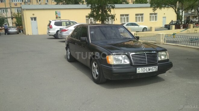 Mercedes E 220 1993, 350,000 km - 2.2 l - Sumqayıt