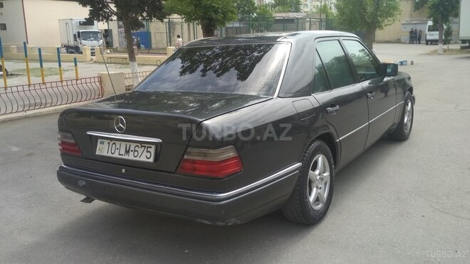 Mercedes E 220 1993, 350,000 km - 2.2 l - Sumqayıt