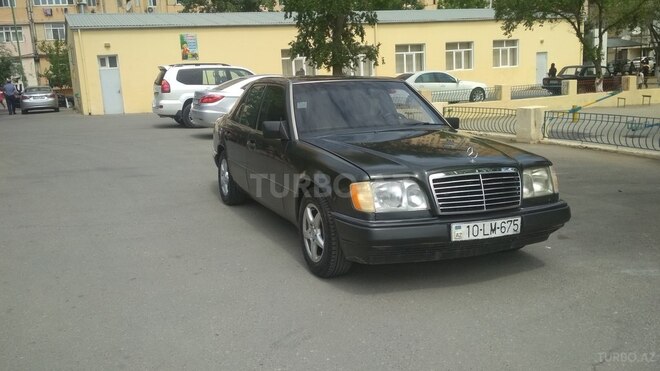 Mercedes E 220 1993, 350,000 km - 2.2 l - Sumqayıt