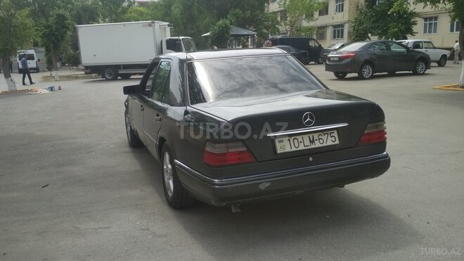 Mercedes E 220 1993, 350,000 km - 2.2 l - Sumqayıt