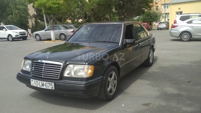 Mercedes E 220 1993, 350,000 km - 2.2 l - Sumqayıt
