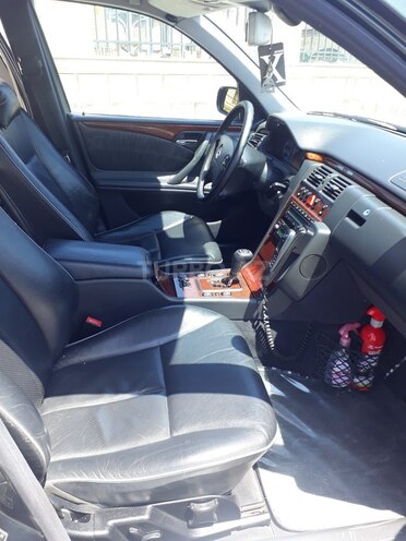 Mercedes E 280 1999, 265,490 km - 2.8 л - Sumqayıt