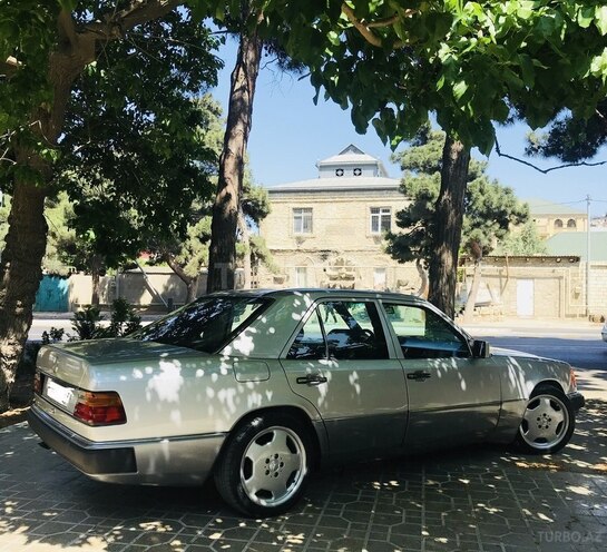 Mercedes E 220 1993, 400,124 km - 2.2 л - Bakı