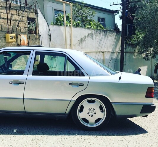 Mercedes E 220 1993, 400,124 km - 2.2 л - Bakı
