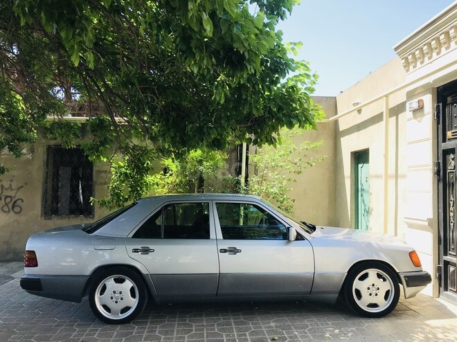 Mercedes E 220 1993, 400,124 km - 2.2 л - Bakı
