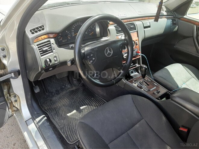 Mercedes E 220 2001, 310,000 km - 2.2 l - Gəncə