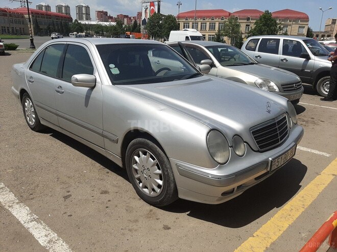 Mercedes E 220 2001, 310,000 km - 2.2 l - Gəncə