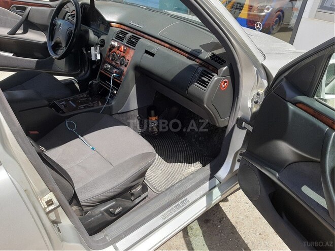 Mercedes E 220 2001, 310,000 km - 2.2 l - Gəncə