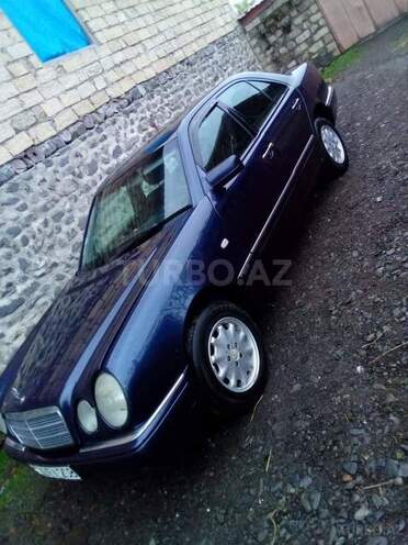 Mercedes E 200 1998, 674,231 km - 2.0 l - Qax