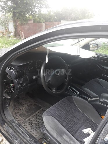 Opel Omega 1996, 230,000 km - 2.5 l - Şəki