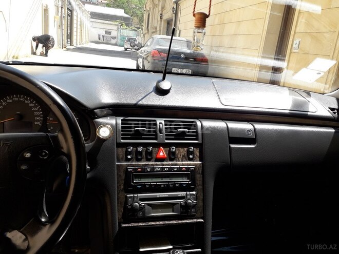Mercedes E 270 1999, 459,000 km - 2.7 l - Bakı