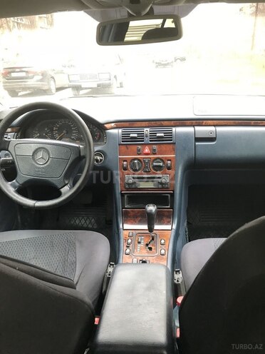 Mercedes E 280 1999, 270,737 km - 2.8 l - Bakı