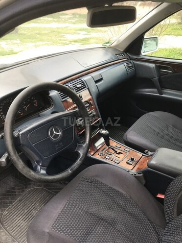 Mercedes E 280 1999, 270,737 km - 2.8 l - Bakı