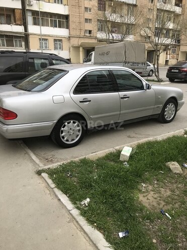 Mercedes E 280 1999, 270,737 km - 2.8 l - Bakı