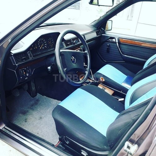 Mercedes E 250 1991, 354,525 km - 2.5 l - Beyləqan