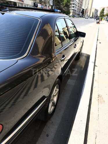 Mercedes E 230 1997, 317,099 km - 2.3 l - Bakı