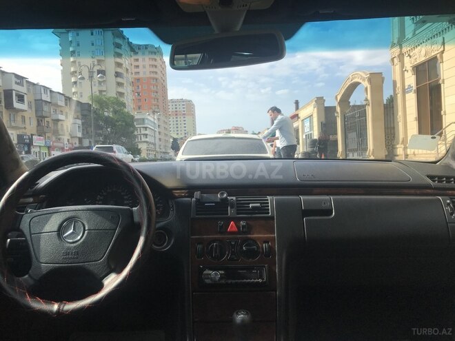 Mercedes E 230 1997, 317,099 km - 2.3 l - Bakı