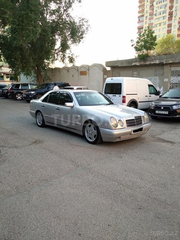 Mercedes E 240 1998, 257,000 km - 2.4 l - Bakı