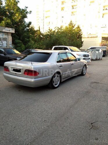 Mercedes E 240 1998, 257,000 km - 2.4 l - Bakı