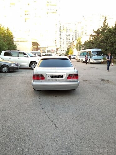Mercedes E 240 1998, 257,000 km - 2.4 l - Bakı