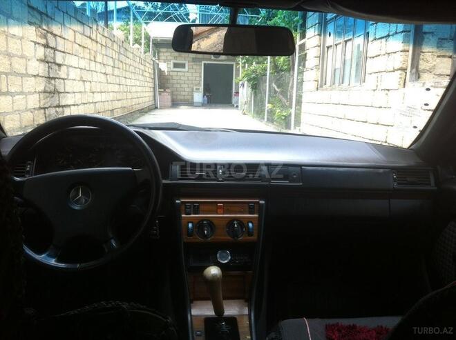 Mercedes E 250 1992, 100,000 km - 2.5 l - Yevlax