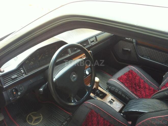 Mercedes E 250 1992, 100,000 km - 2.5 l - Yevlax