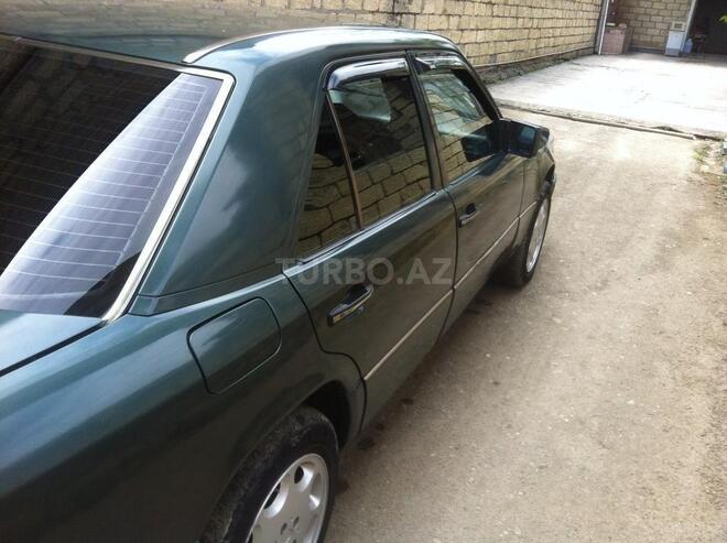 Mercedes E 250 1992, 100,000 km - 2.5 l - Yevlax