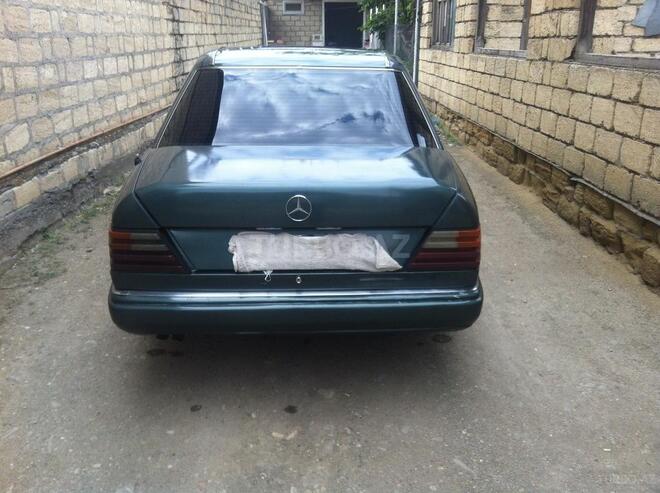 Mercedes E 250 1992, 100,000 km - 2.5 l - Yevlax